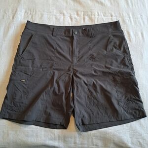 L. L. Bean men's size 40 gray lightweight shorts VGUC